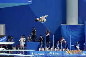 家门口夺冠！19岁自贡姑娘陈佳获女子1米板金牌图片