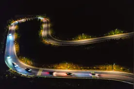 夏县：太阳能路灯照亮沿黄路图片