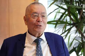 为中美友好交流作力所能及的贡献——专访中国钢琴家刘诗昆图片