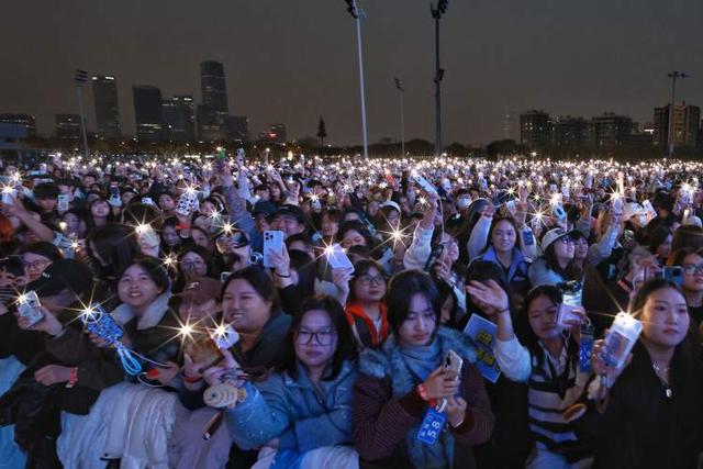 浦东打造亚洲户外演艺新标杆！上海中心城区大型户外音乐节首秀前滩体育公园