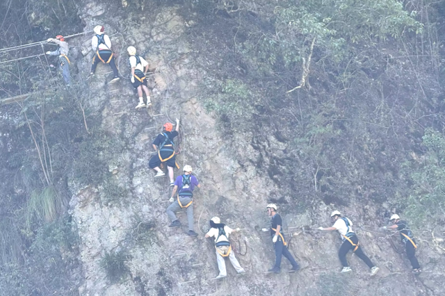 国庆爆火！福建侠天下刷屏，游客直呼：“这哪是景区？分明是武侠梦照进现实！