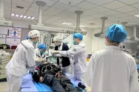 生死时速！医院急诊科44分钟成功抢救一例心跳骤停患者图片