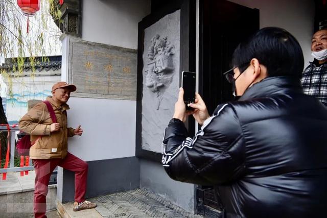 爆满！今天无锡这里排起长队