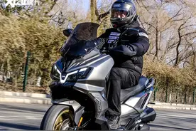 跨界风格与超大油箱的美妙组合 试驾三阳HUSKY ADV 300图片