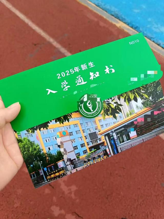 一家5口在小区被撞!生日变父亲忌日,刚刚消息传来:在ICU的孩子不幸去世...此前爷爷已离世