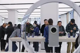 华为Mate 70系列开售秒空：门店采取预约登记，第三方平台最高加价千元图片