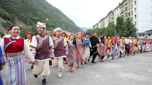 云新闻·滇地宝藏⑦丨一半山水一半城，走进怒江穿城而过的州府小城