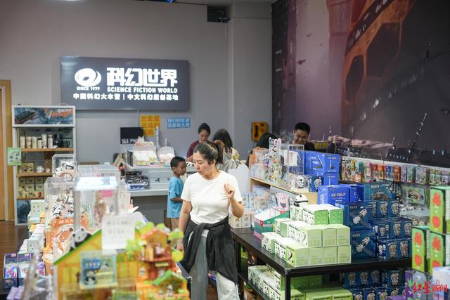 月壤首展、文创热卖，博物馆约满！国庆期间，成都文博场馆展览消费“双丰收”