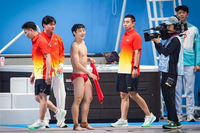 十五运跳水男团个人三米板：王宗源轻松锁定第一 郑九源位列第三
