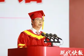 “硬核”毕业礼！南航学子为母校送上自主设计飞行机器人图片