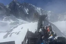 有游客被困玉龙雪山山顶？景区回应：现在是雪山风季 已实行限流图片