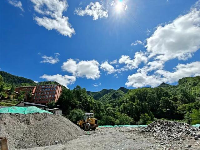 外交部发言人推介！尧治河村壮丽蝶变：从“靠山吃山”到“养山富山”的“两山”实践标杆