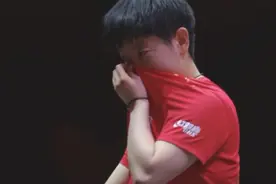 多哈世乒赛|泪洒现场！孙颖莎苦战7局夺女单冠军，随后倒地庆祝图片