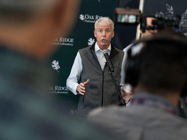 美国「曼哈顿计划」启动，OpenAI谷歌等24巨头打响「科技珍珠港之战」