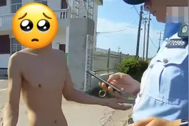 男子游泳时一个不注意，被浪花从一个市拍到另一个市视频封面
