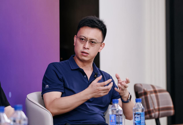 AI的存在并非取代人类，人类终将找到与AI共生之道｜2025WAIC财经下午茶