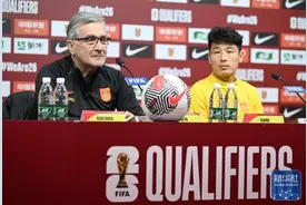 足球｜世预赛：中国队举行赛前新闻发布会图片