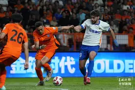 云南玉昆主场3:2力克山东泰山，高原铁军演绎绝地反击图片