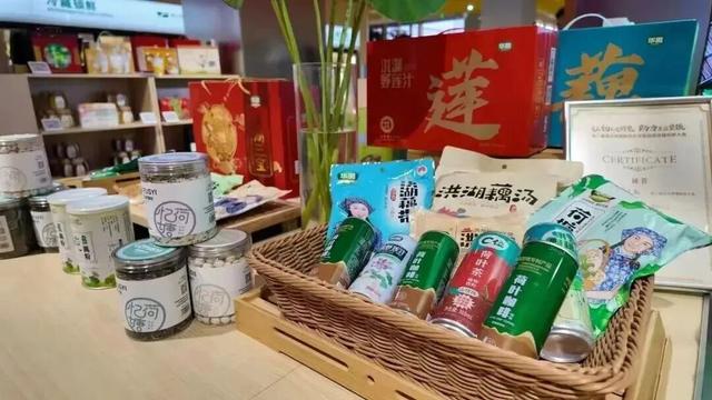 赤黄红·洪湖情 | 2025环洪湖马拉松，跑进水乡新画卷！