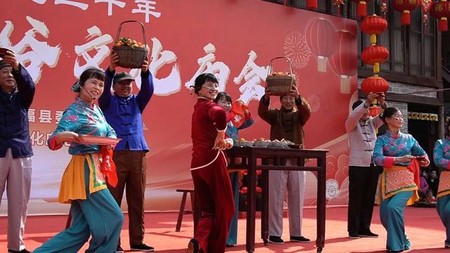 舞龙大会、民俗踩街、民俗展演、互动市集......安福县2026年喜迎新春文艺展演暨第四届民俗文化庙会预告来袭！