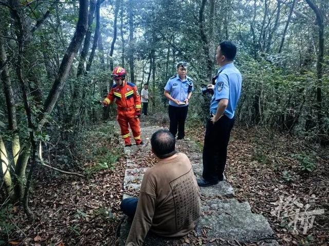 248斤男子被困 警方展开超重救援