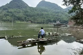 水泡村庄4个月，种田人改当“钓鱼佬”图片