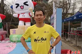 樱花季 越江湖︱跑步瘦了50斤！44岁牙医跑完全程图片