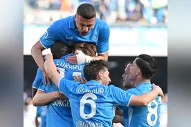 （体育）足球——意甲：那不勒斯胜佛罗伦萨图片