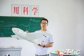 乡村师生自造无人机，往返飞行160公里刷屏宁乡人的朋友圈图片