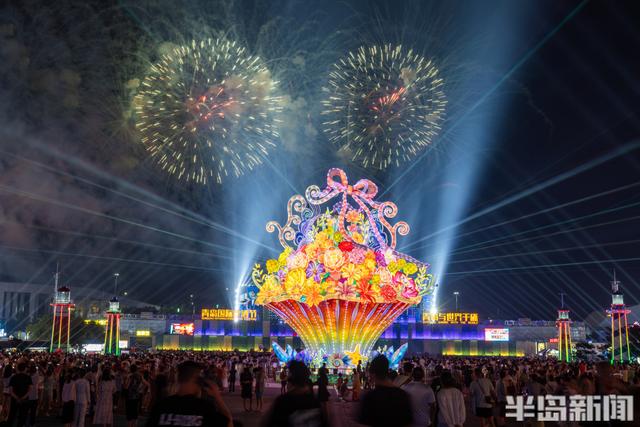 金沙滩啤酒城：大型焰火表演点亮醉美夏夜