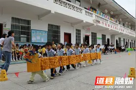 道县：浓浓端午情 非遗龙船“扒”进幼儿园图片