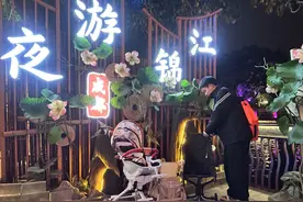让游客玩得尽兴 成都多个景点提供免费寄存行李服务图片