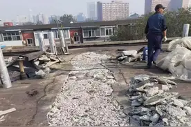 重新铺设防水层，“夏病冬治”为居民撑起“贴心守护伞”图片