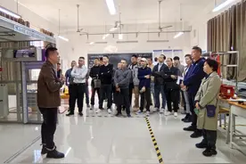 南宁市住建局率队赴广西安全工程职业技术学院开展消防宣传月进院校活动图片