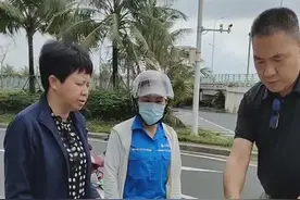 “海口环卫工人捡到30万元”后续：警方核实现金为点钞练功券图片