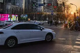 常有车辆被罚！北京这段路禁限行标志有点“隐蔽”！请留意→图片