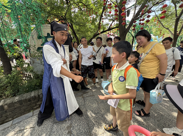 在行走中看见更大的世界——漯河市儿童福利院赴开封万岁山探索之旅
