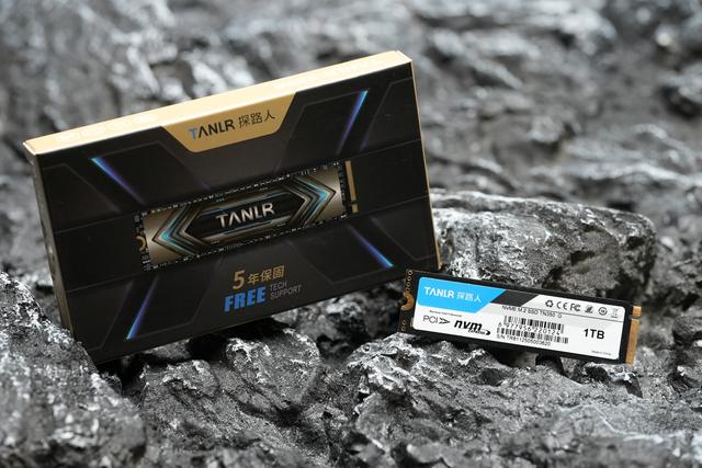 性价比之选：探路人TN350 PCIe 3.0固态硬盘开箱图赏！