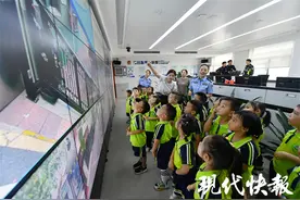 开学第一课，南京建邺警方请幼儿园孩子进警营图片