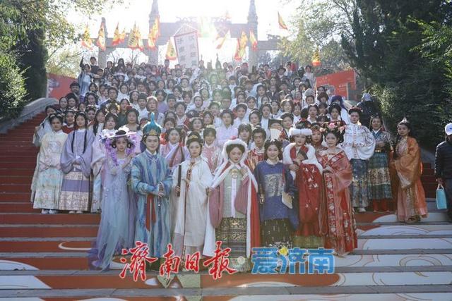 千佛山下国风起 济南第六届汉服嘉年华引热潮