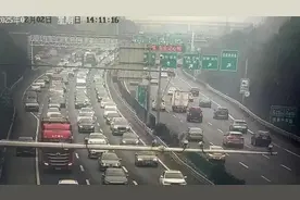 第一批春运返程的人已经堵在路上了！图片