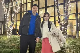 😲又撒狗粮了！翟晓川妻子晒合照：第多少年了 川队：12年💗图片