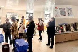 韶山小学开展家长进校园陪餐活动图片