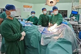 16岁少年“漏斗胸”致心脏移位，长征医院专家2厘米切口成功矫正图片