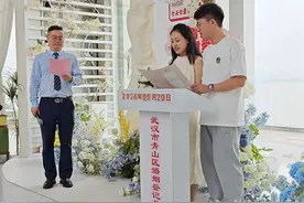 他们凌晨4时30分上班，只为新人顺利登记结婚图片