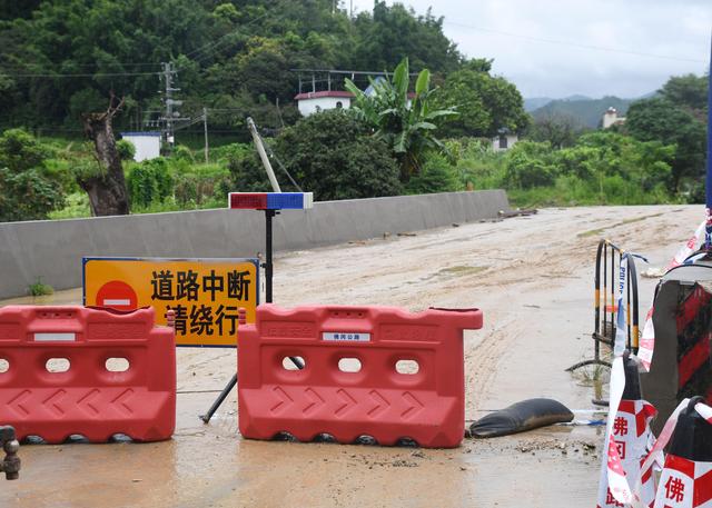 广东清远暴雨灾后现场：洪水退去