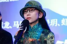 以内心的“神明”为支撑坦然面对“时间”的流逝，看《孔雀》跳一支生命之舞图片