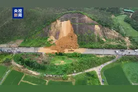 多方力量合力 紧急抢通广西钦州塌方路段图片