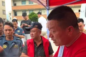 河南“漂流哥”带6000份烩面支援榕江：街头架锅煮面，一顿有一两千人来吃图片