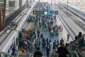 “五一”假期铁路客流可能要再创纪录！铁路部门将调整运力安排，尽力满足旅客出行需求图片